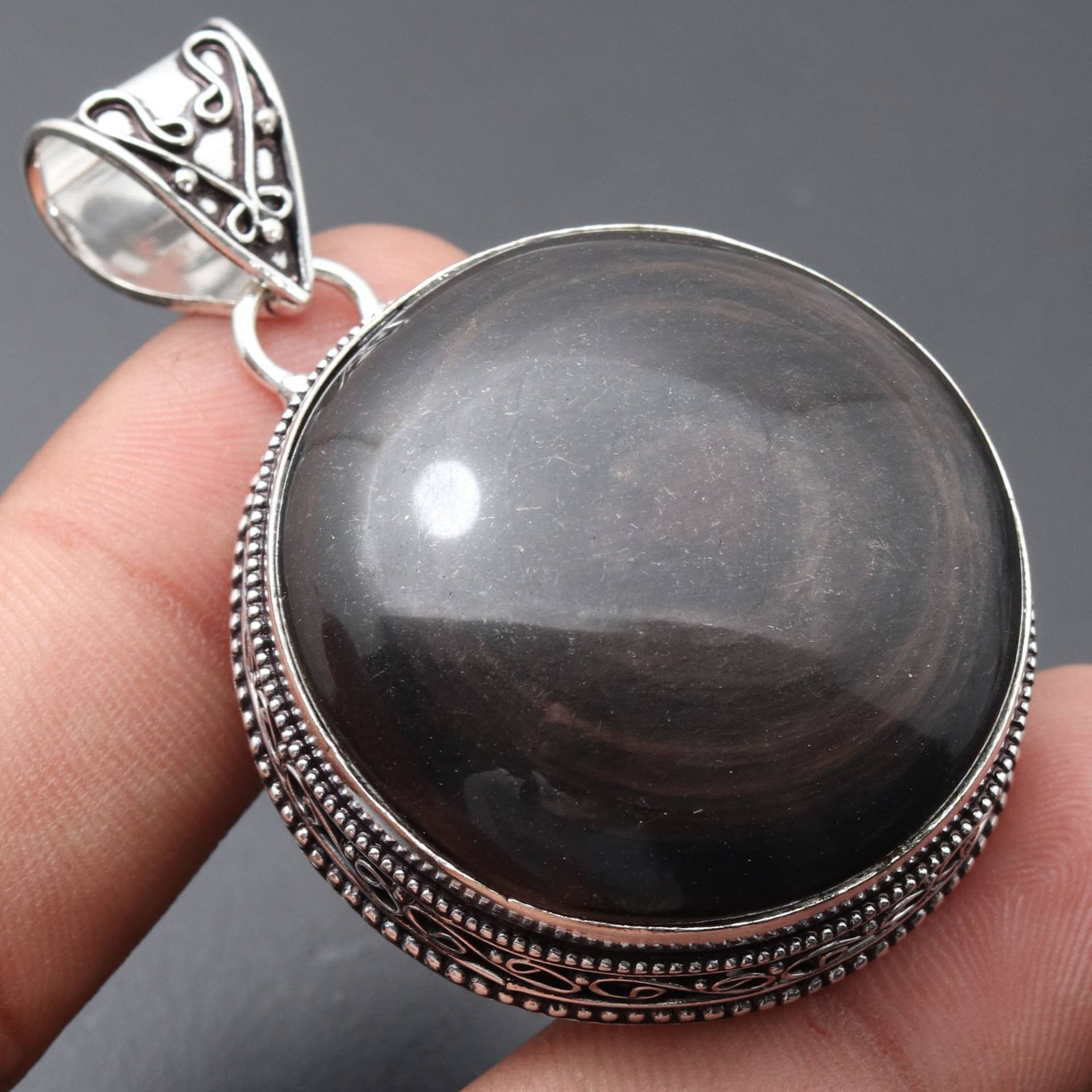 Massiver Grauer Obsidian Edelstein Anhänger Vintage Stil Geschenk Für Sie Sterling Versilbert Schmuck Ihn von MadonnaJewellery