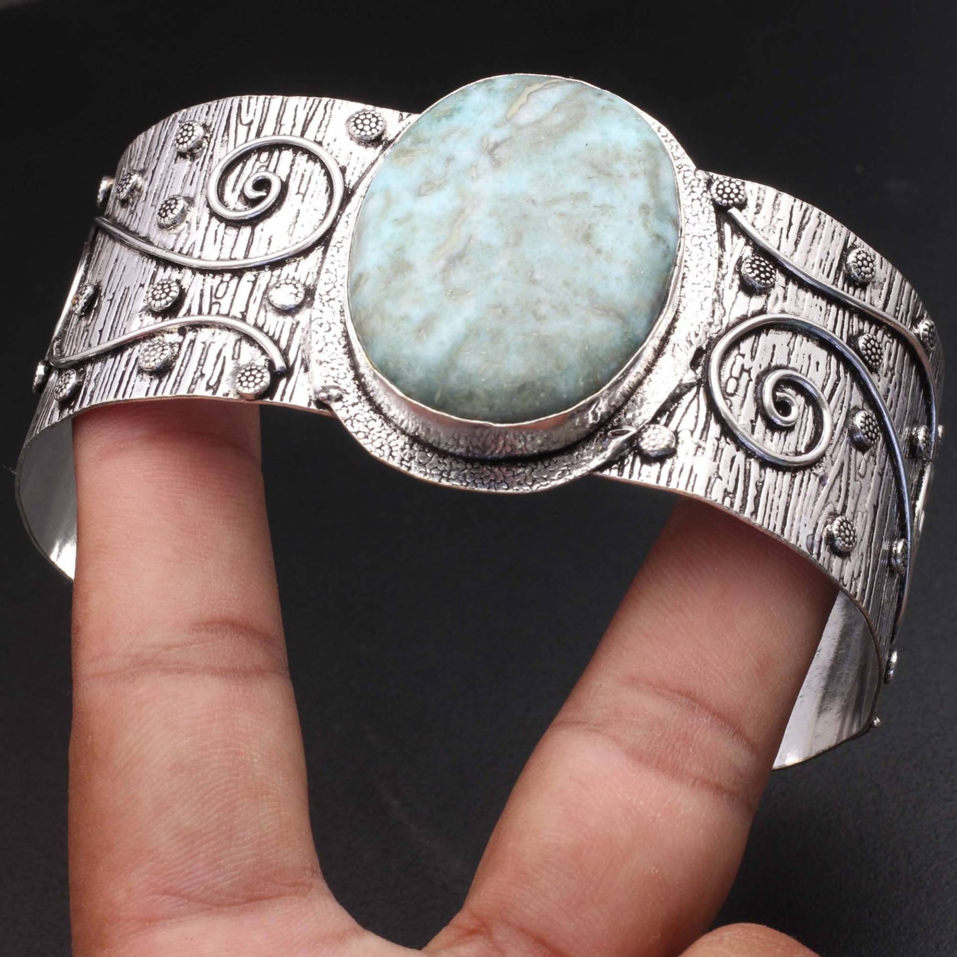 Natürlicher Larimar Armreif Frau Verstellbarer Geschenk Für Sie Edelstein Versilbert Unikat Stil Schmuck Xy735 von MadonnaJewellery