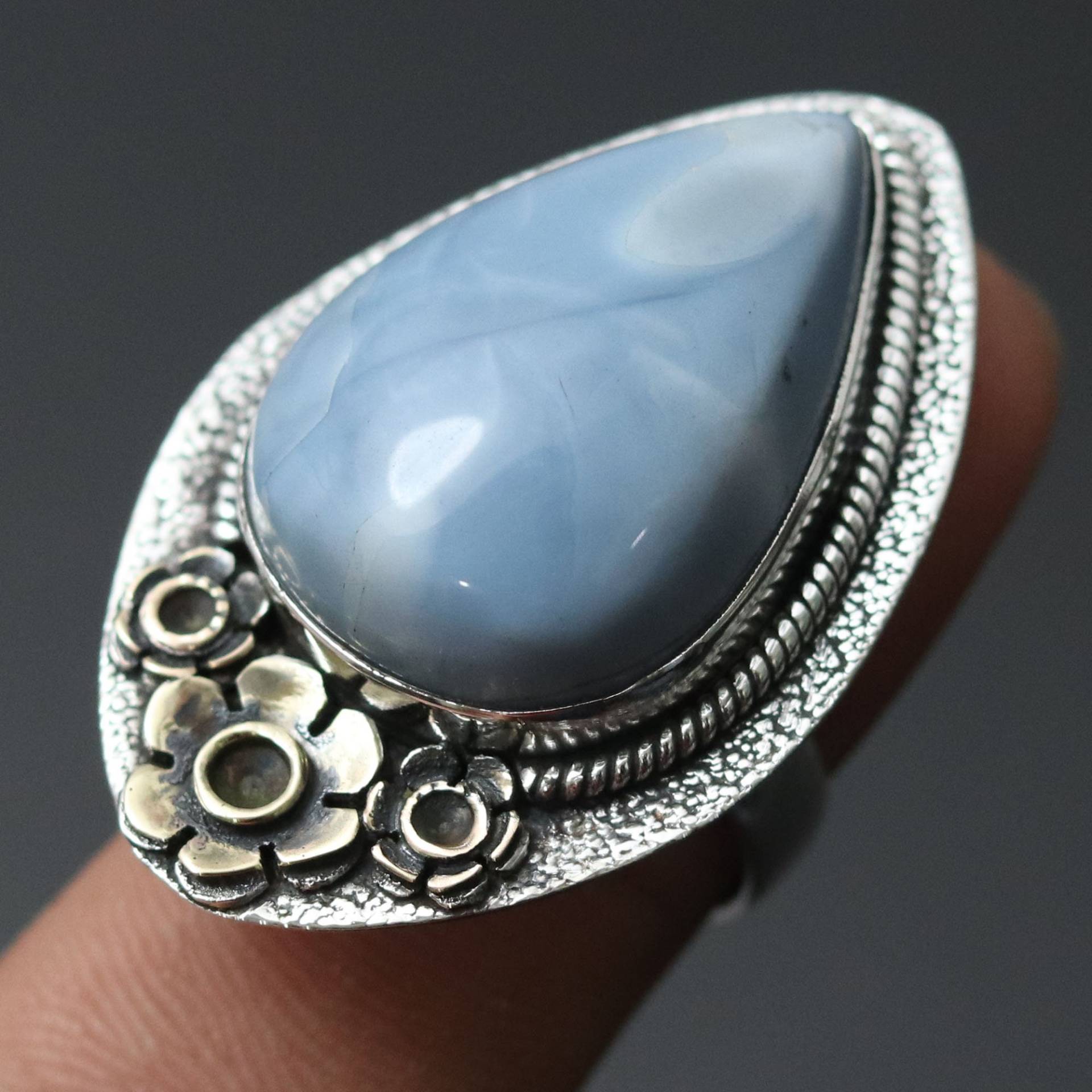 Owyhee Blauer Opal Edelstein Ring Schmuck Antik Blumen Stil Ring, Verstellbarer Schmuck, Sterling Silber Vergoldet Geschenk Für Sie von MadonnaJewellery