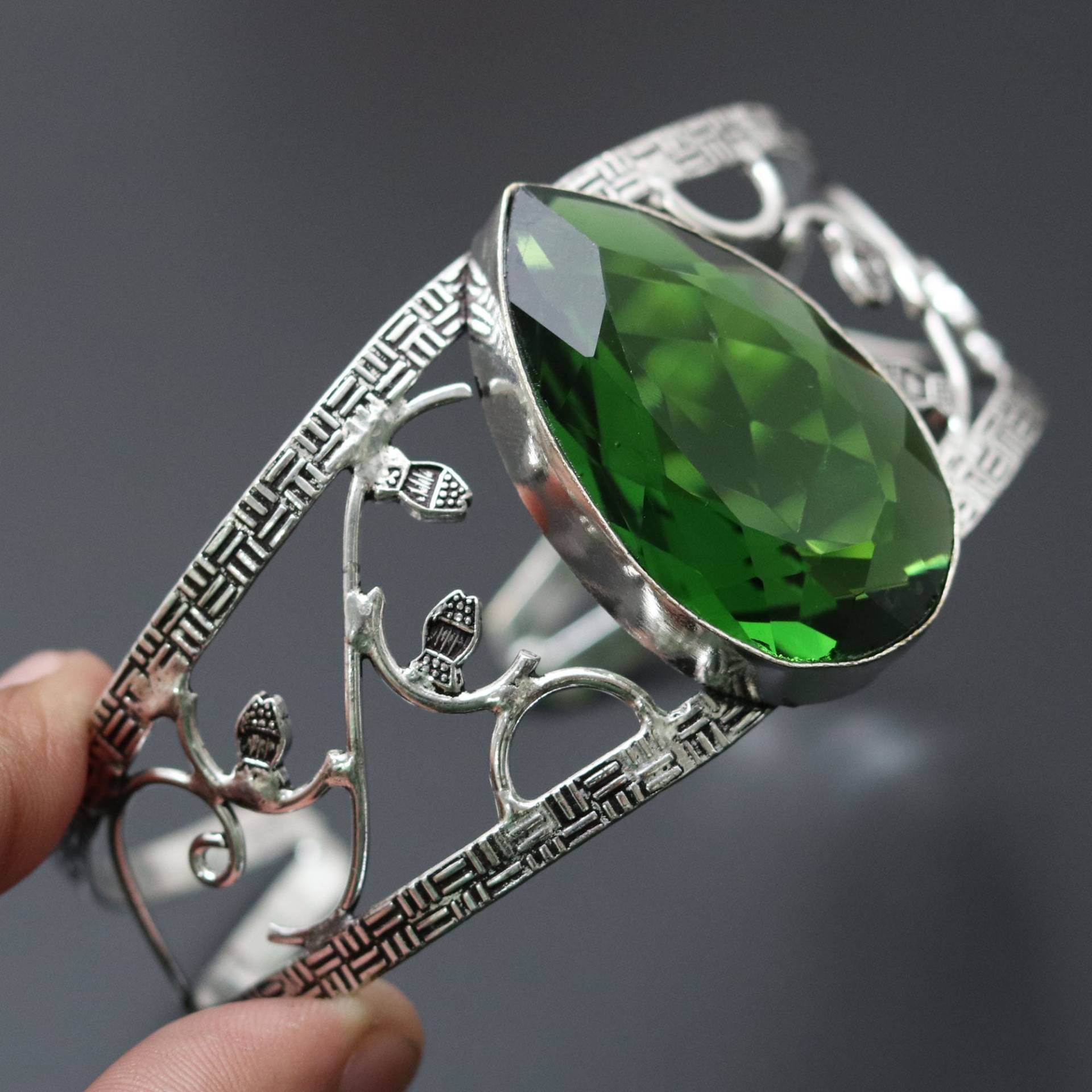 Peridot Quarz Edelstein Armreif Schmuck Unikat Stil Verstellbar Geschenk Für Sie Sterling Versilbert von MadonnaJewellery