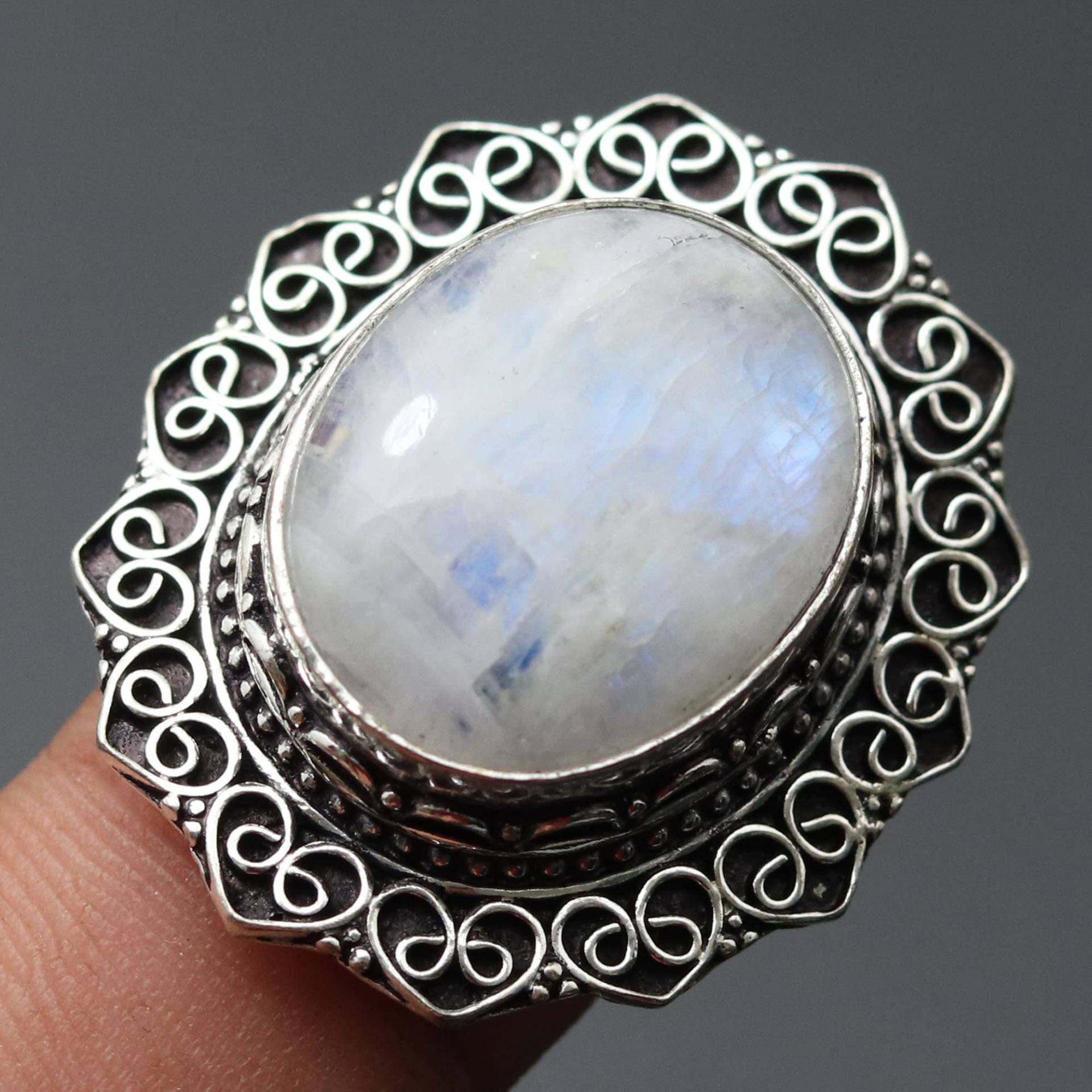 Regenbogen Mondstein Edelstein Ring, Schmuck Vintage Stil Ring Sterling Versilbert Geschenk Für Sie Ihn von MadonnaJewellery