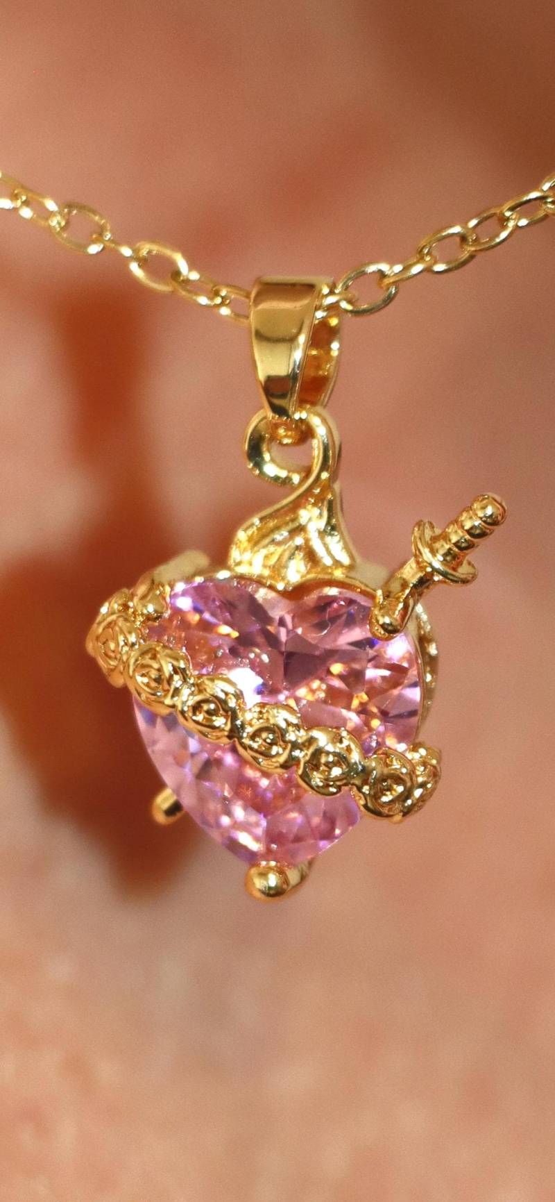 Kreuz Kette Mit Jesu Herz, Rosen Und Schwert| Für Damen Christliche | Rosa Gold von Madonnasarts