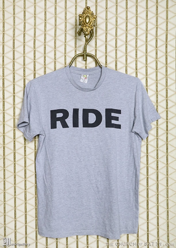 Fahrt-T-Shirt, Graues Schuhgaze-T-Shirt, Üppiger Cocteau Zwillinge Slowdive Jesus Mary Ketten-Kurven-Oase Post-Punk New Wave Goth Traum-Pop von Madrigallery