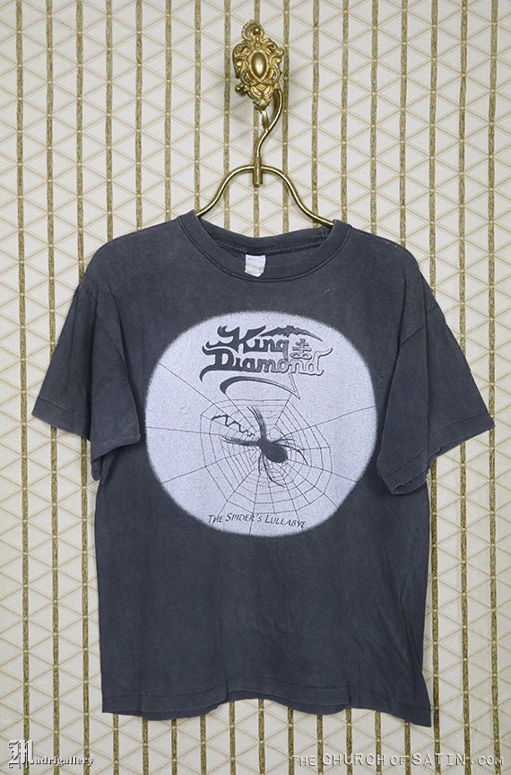 King Diamond T-Shirt, Verblasstes Schwarzes Wiegenlied Der Spinne Barmherziges Schicksal Kreator Tod Sepultura Zerstörung Hellhammer Slayer Dio von Madrigallery