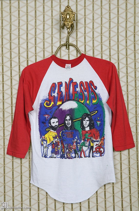 T-Shirt Genesis, Peter Gabriel, Pink Floyd Rush Ja, Vintage Seltene Weiche Dünne Weiße Rote Jersey Raglanärmel Ringer Konzerttournee von Madrigallery