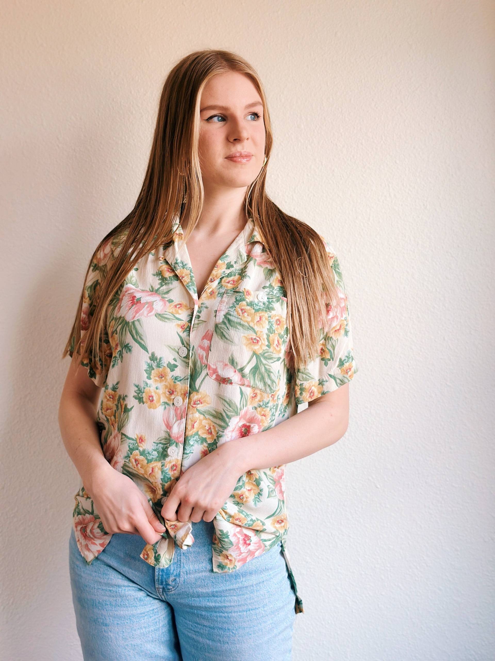 Vintage Floral Button Up Kragen T-Shirt/Pastel von MadroneClothing