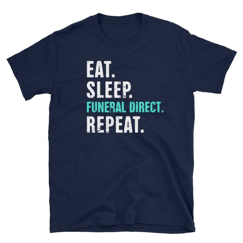 Lustige Beerdigung Direktor T-Shirt | Unisex/Undertaker & Mortician - "Repeat" von MadsTees