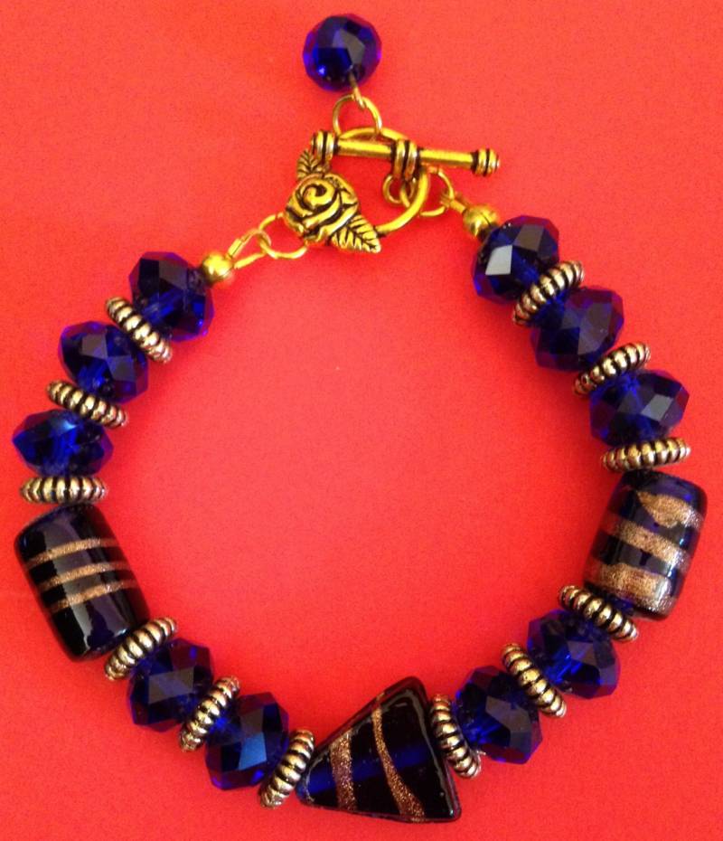 Dunkelblaues Kristallperlen Armband Dunkelblaues Kristallperlen Armband von MaeMaeJewels