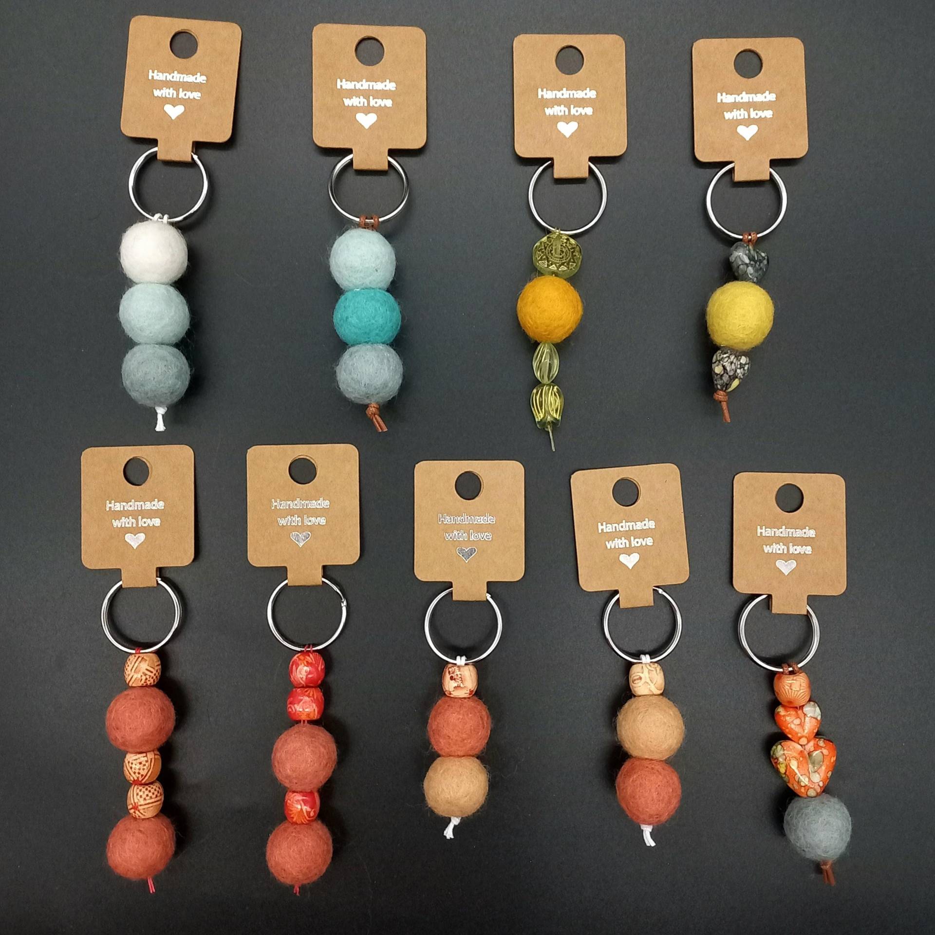 Schlüsselanhänger Filzkugel Filz Holz Harz Perlen Geschenke Schafwolle Anhänger Filzball Natur Schlüsselanhänger Filzkugel Filz Holz Harz Perlen Geschenke Schafwolle Anhänger Filzball Natur von Maerchenglanz