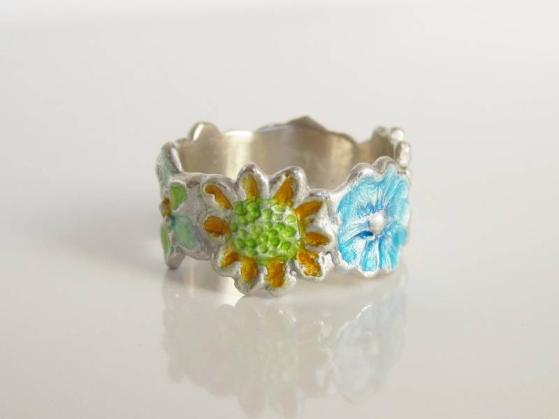 Fröhlicher Blütenring, Farbenfroh Emaillierter Blumenring Aus Recyceltem Silber 925, Handgearbeitet Von Iris Schamberger Märchenschmuck von Maerchenschmuck