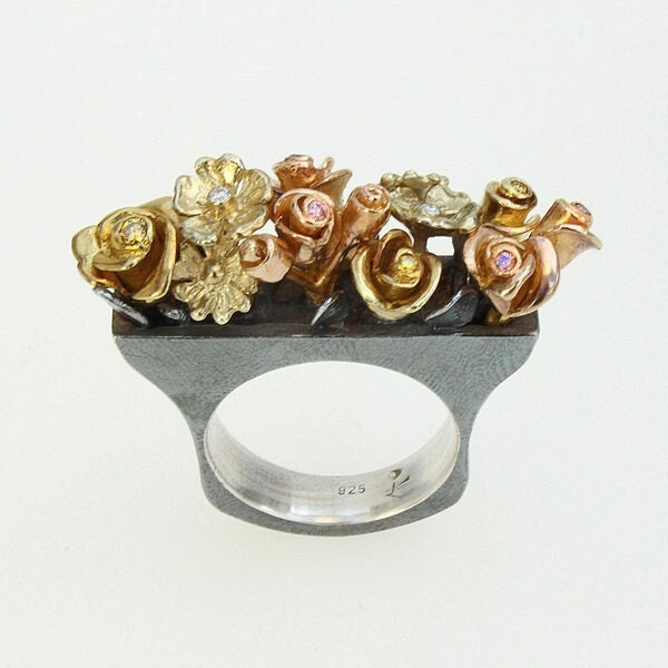 Rosenring Mit Rosen Aus Gelbgold Und Rotgold, Unikatring Rosengarten, Handgearbeitet Von Iris Schamberger Maerchenschmuck von Maerchenschmuck