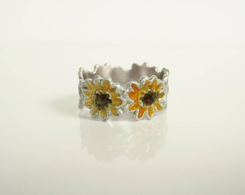 Sonnenblumen Ring, Transparent Emaillierter Silberring Mit Sechs Sonnenblumen - Blüten, Handgearbeitet Von Iris Schamberger Märchenschmuck von Maerchenschmuck