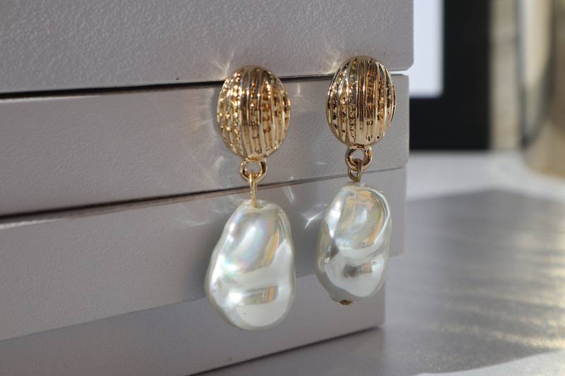 Elegant Pearl Vinteage Women Girls Dangle Earrings Imitation Baroque Exquissite Ear Lady Classic Drop Earring Jewelry Christmas von Mafukoo