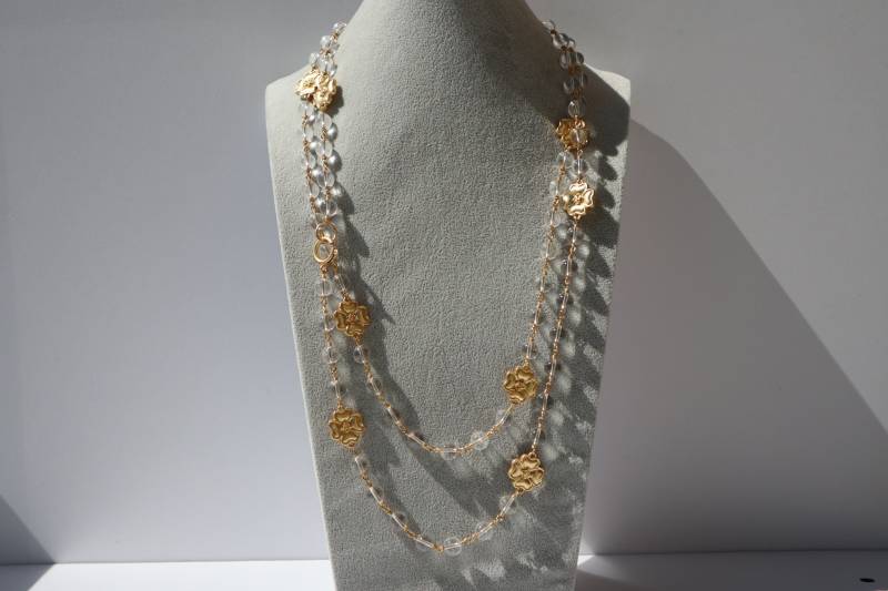 Medieval Palace Style Necklacemulti-Layer Gold-Plated Matte Four-Leaf Clover Shape & Transparent Glass Beads Long Necklace Sweater Medieval Palace Style Necklacemulti-Layer Gold-Plated Matte Four-Leaf Clover Shape & Transparent Glass Beads Long Necklace Sweater von Mafukoo