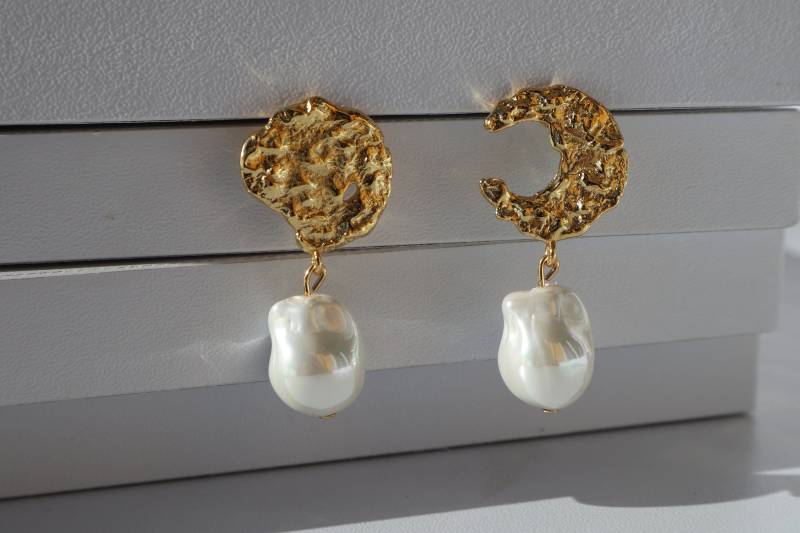 Retro Circle Earrings High Imitation Baroque Pearl Gold Moon Earclip Women Golden Punk Style Jewelry Gifts Rare Find Christmas Gift von Mafukoo