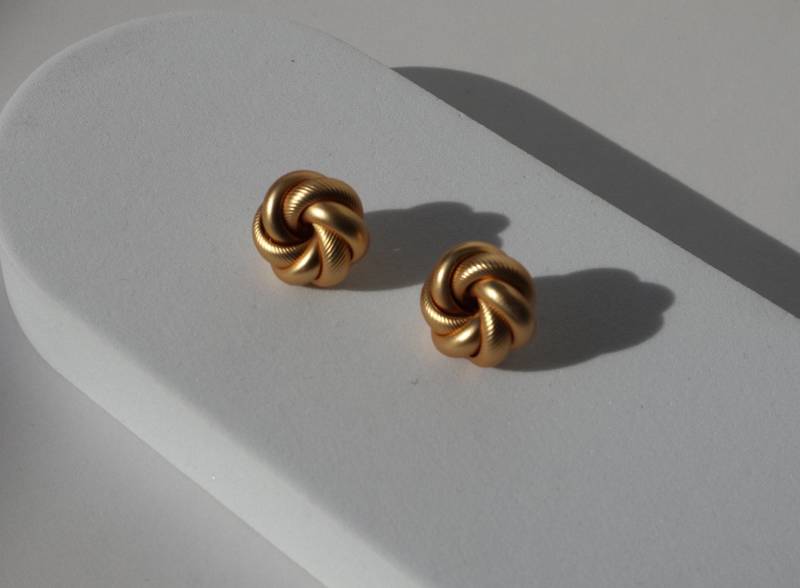 Retro Palace Earrings Gold Stud Elegant Wedding Christmas Gift Rare Find Baroque Style Vintage Luxury von Mafukoo