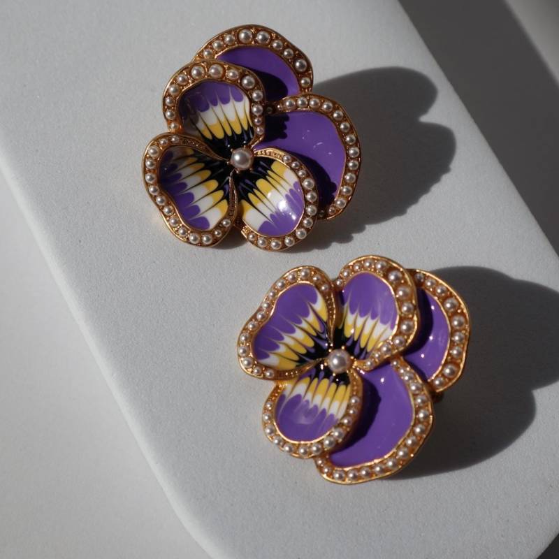 Retro Palace Earrings Phalaenopsis Orchid Flower Elegant Wedding Christmas Gift Rare Find Baroque Style Vintage Purple Colour von Mafukoo