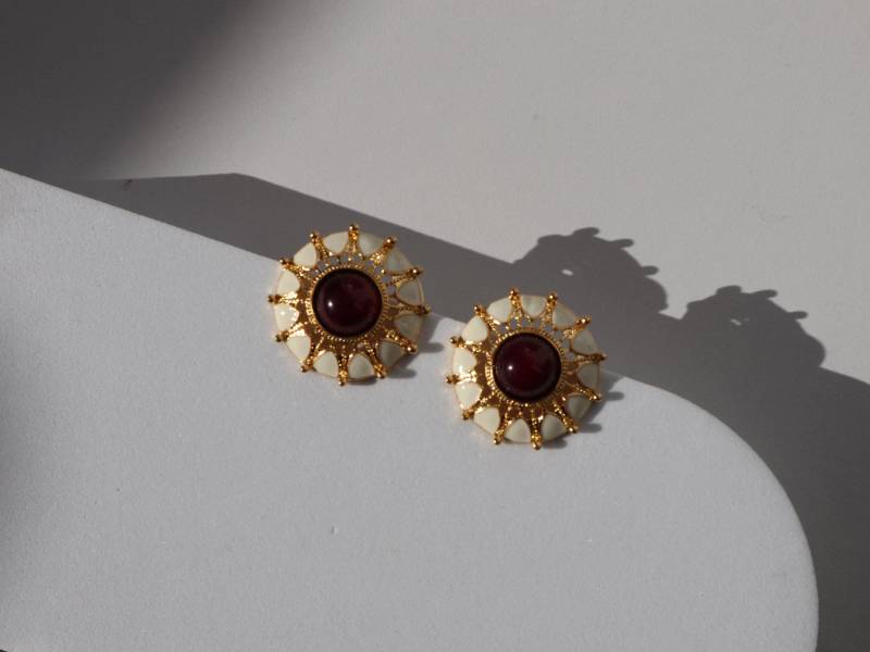 Retro Palace Earrings Red Gold Stud Elegant Wedding Christmas Gift Rare Find Baroque Style Vintage Luxury von Mafukoo