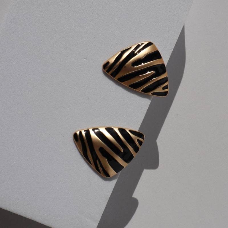 Retro Palace Triangle Earrings Black Gold Stud Elegant Wedding Christmas Gift Rare Find Baroque Style Vintage Luxury von Mafukoo