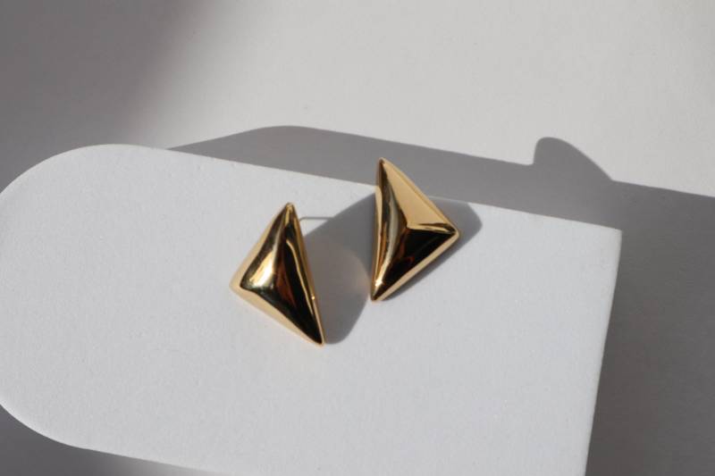 Retro Palace Triangle Earrings Gold Stud Elegant Wedding Christmas Gift Rare Find Baroque Style Vintage Luxury Retro Palace Triangle Earrings Gold Stud Elegant Wedding Christmas Gift Rare Find Baroque Style Vintage Luxury von Mafukoo