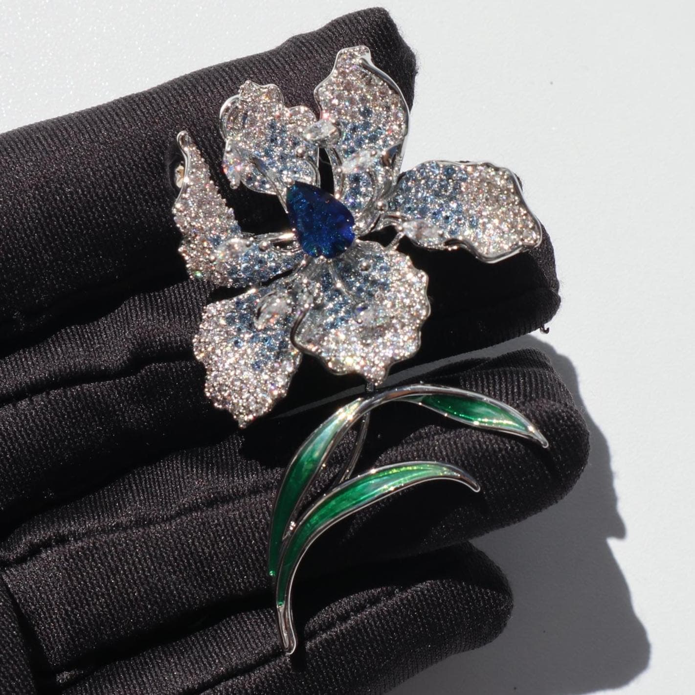 Blaue Blumen Brosche Elegante Legierung Pin, Unisex Schmuck Geschenk von MafukooBrosche