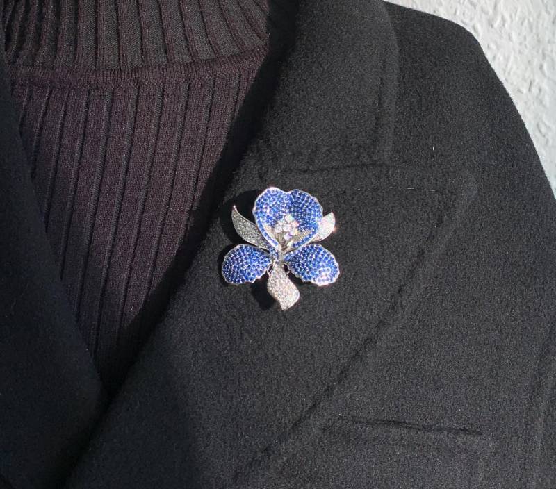 Blaue Lilien-Brosche Anstecknadel in Silberfarben, Elegante Blaue Lilien-Brosche Anstecknadel in Silberfarben, Elegante von MafukooBrosche