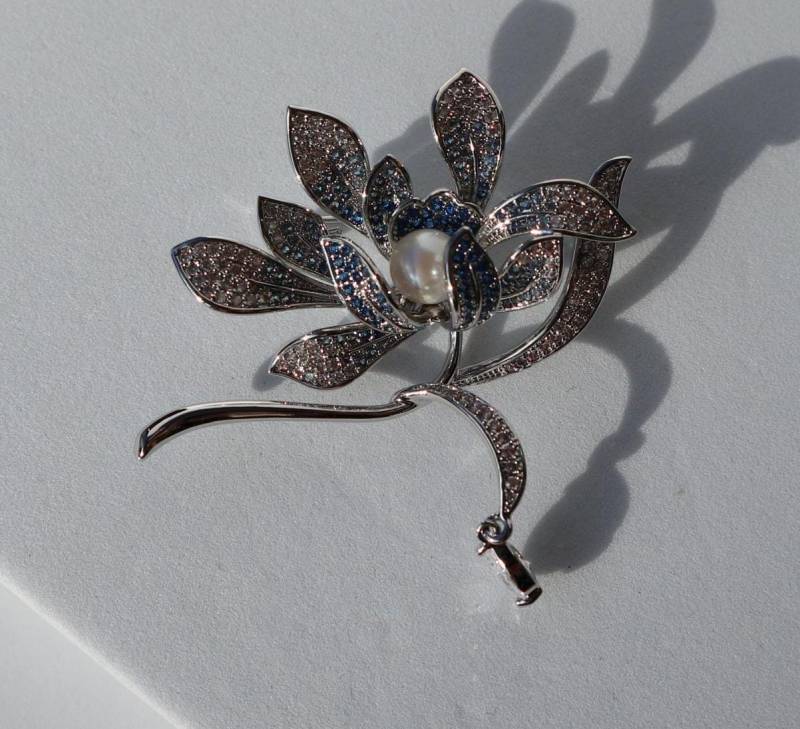 Blaue Lotus Blume Brosche Silberfarbener Party Schmuck Blaue Lotus Blume Brosche Silberfarbener Party Schmuck von MafukooBrosche