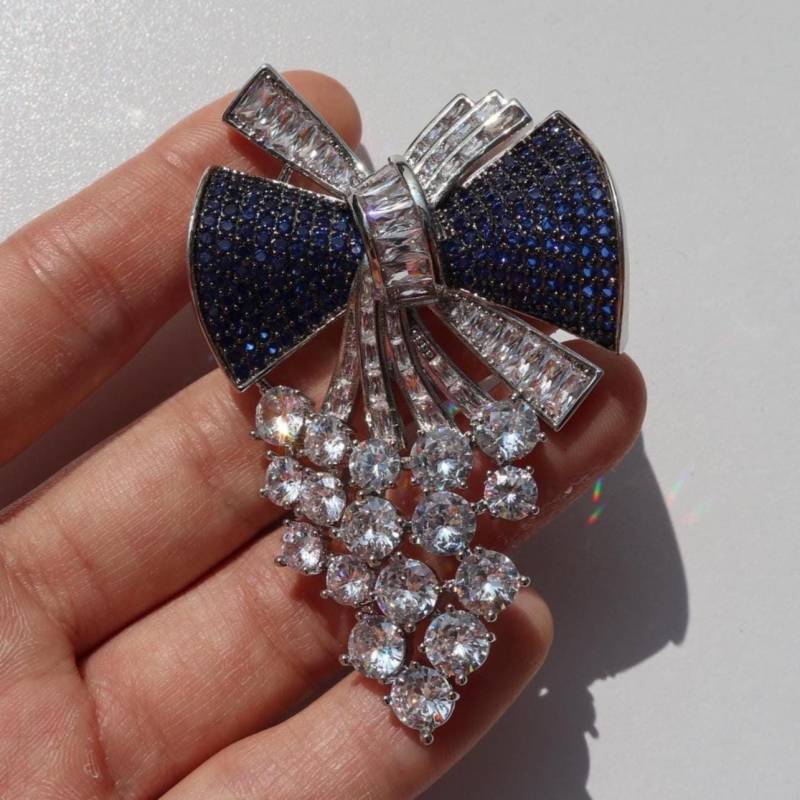 Blaue Schleifen Brosche Eleganter Party Schmuck - Unisex Anstecknadel von MafukooBrosche