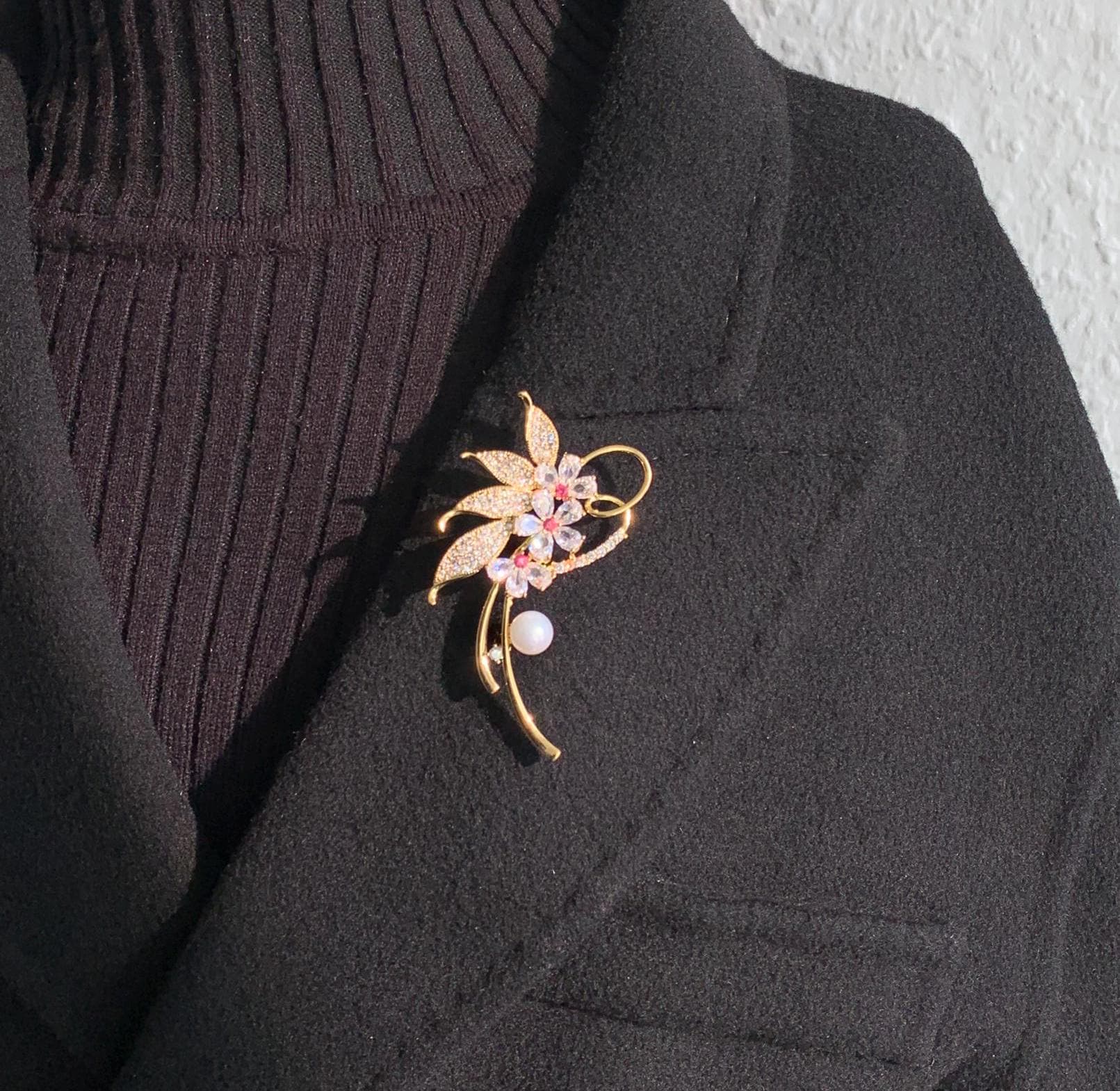 Blumenbrosche Elegante Gold Farbe Pin Luxus Broschen Unisex Besondere Anlässe Festliche Outfits Geschenk Blumenbrosche Elegante Gold Farbe Pin Luxus Broschen Unisex Besondere Anlässe Festliche Outfits Geschenk von MafukooBrosche