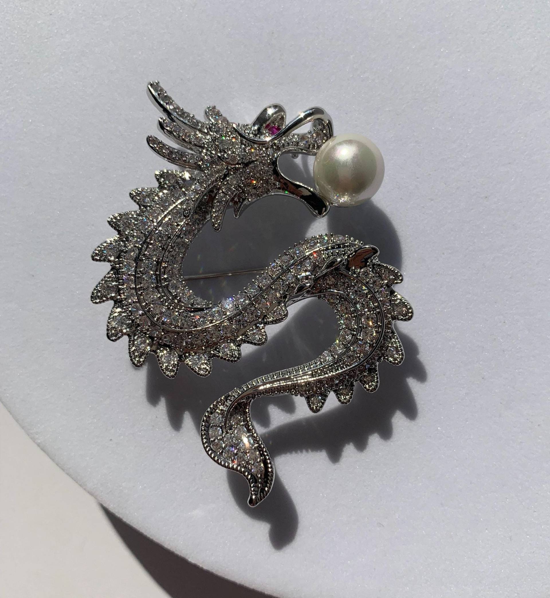 Drachen Brosche Splitter Farbe Pin Accessoires Pins Broschen Casual Anzug Accessoire Drachen Brosche Splitter Farbe Pin Accessoires Pins Broschen Casual Anzug Accessoire von MafukooBrosche