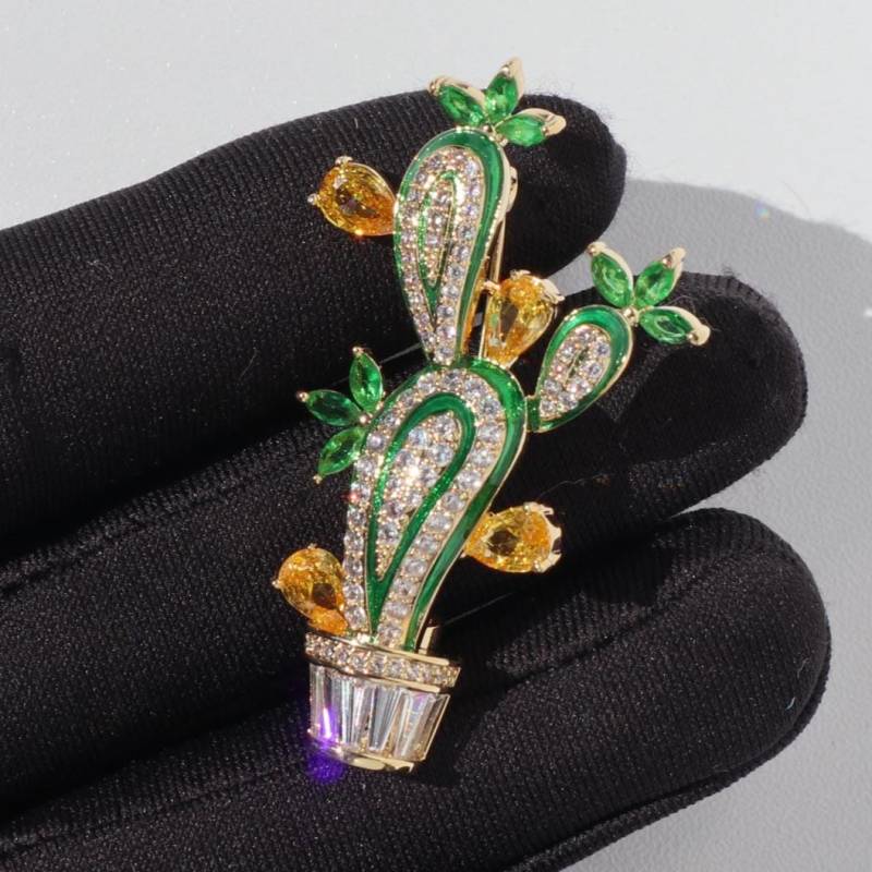 Elegante Kaktus Brosche Silber Grün Gelbe Farbe Legierung Party Pin von MafukooBrosche