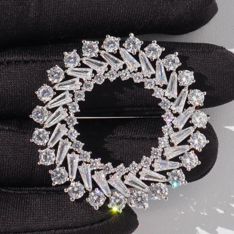 Elegante Kreis Brosche Silberfarbe Legierung Party Pin von MafukooBrosche