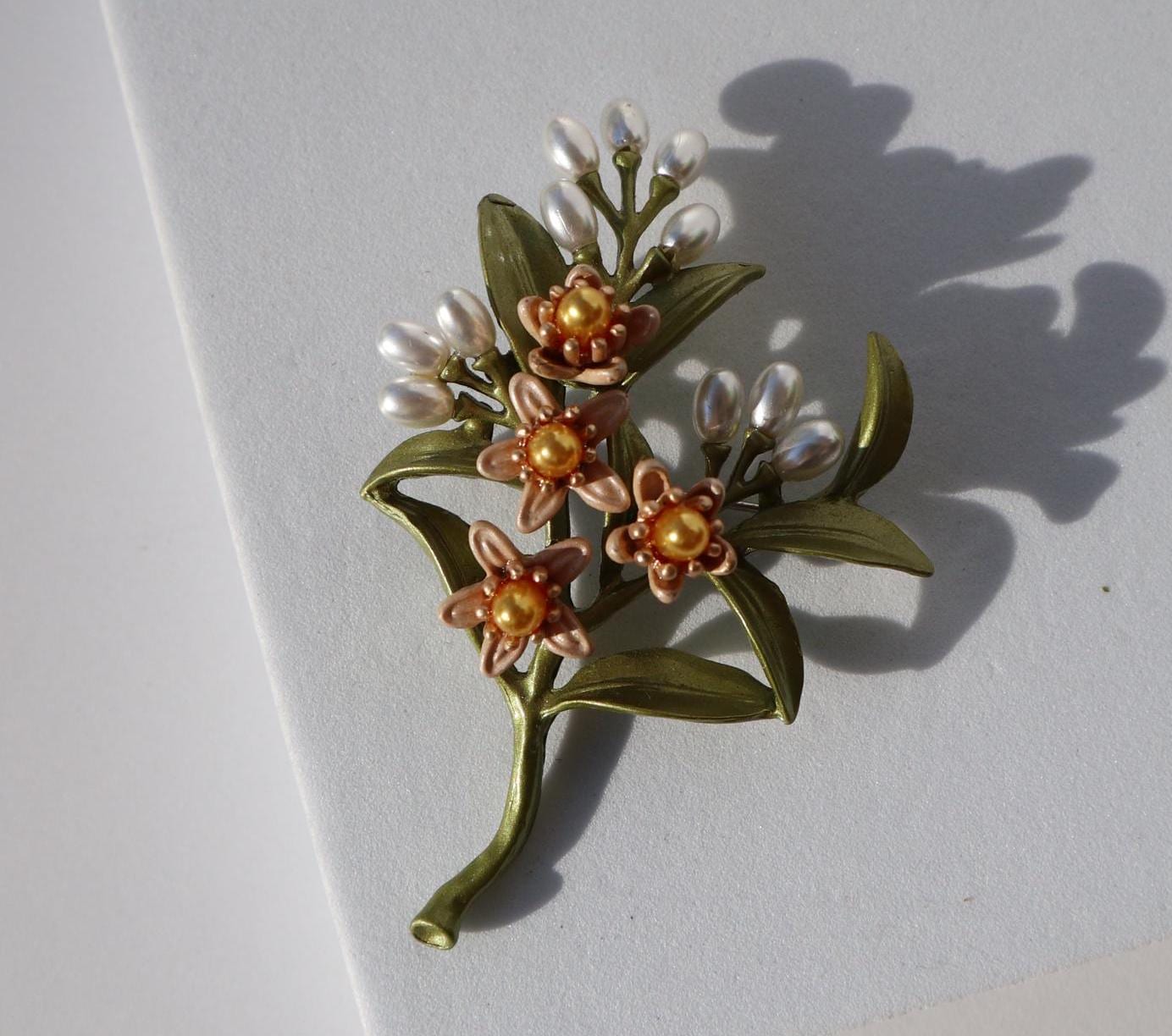 Elegante Osmanthus Duftzweig Brosche Niedlich Party Grün Farbe Pins Schmuck Geschenk Unisex Weihnachten Seltenes Fundgeschenk Elegante Osmanthus Duftzweig Brosche Niedlich Party Grün Farbe Pins Schmuck Geschenk Unisex Weihnachten Seltenes Fundgeschenk von MafukooBrosche