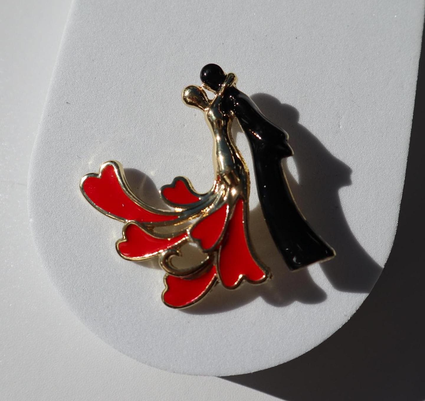 Elegante Paar Brosche Rot & Schwarz Legierung Pin, Valentinstag, Geschenk Elegante Paar Brosche Rot & Schwarz Legierung Pin, Valentinstag, Geschenk von MafukooBrosche