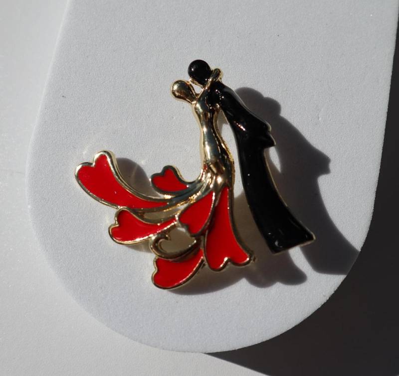 Elegante Paar Brosche Rot & Schwarz Legierung Pin, Valentinstag, Geschenk Elegante Paar Brosche Rot & Schwarz Legierung Pin, Valentinstag, Geschenk von MafukooBrosche