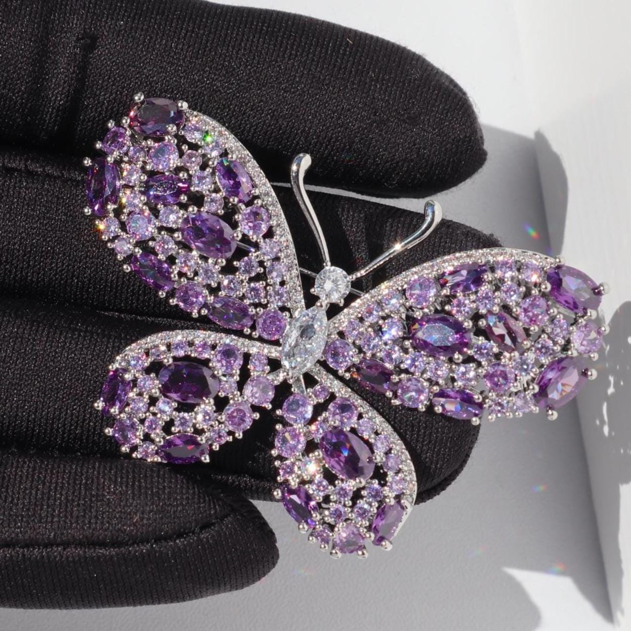 Elegante Schmetterling Brosche Silber Lila Farbe Legierung Party Pin von MafukooBrosche