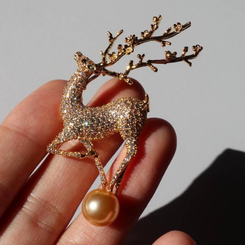 Gold Hirsch Brosche - Elegante Weihnachtsanstecknadel von MafukooBrosche
