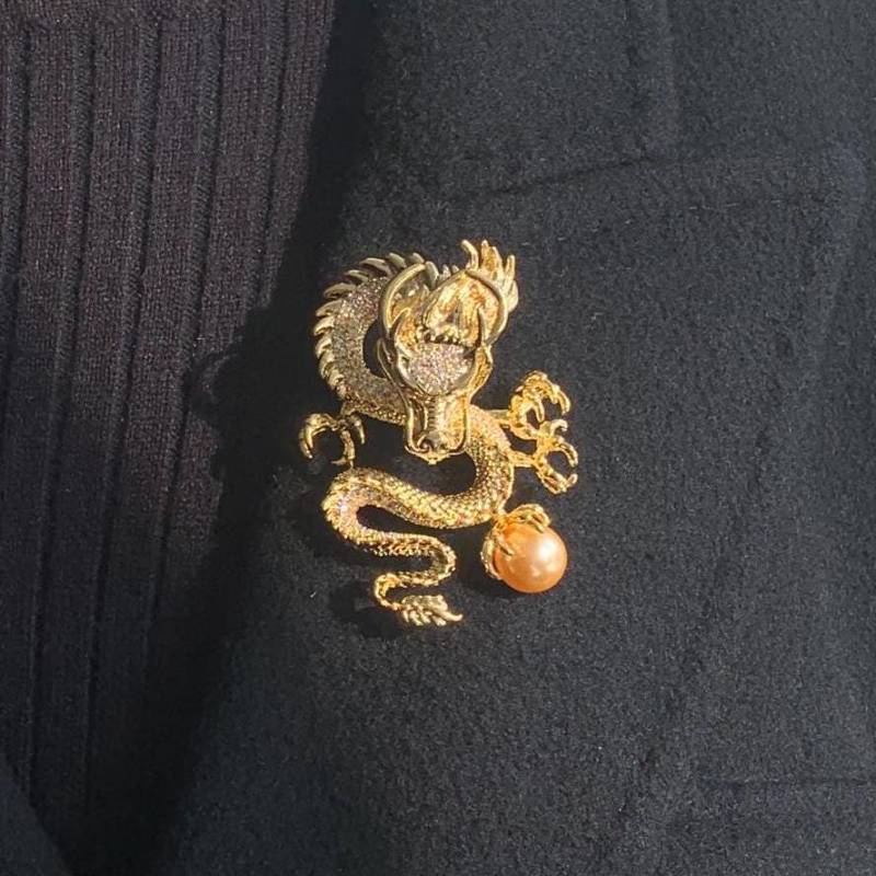 Goldfarbene Drachen Brosche Mit Kunstperle Goldfarbene Drachen Brosche Mit Kunstperle von MafukooBrosche