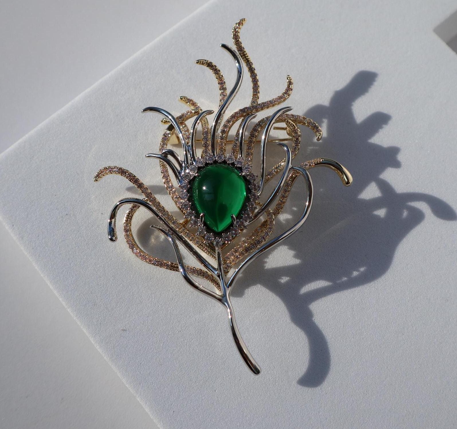 Grüne Feder Brosche Gold Ton Legierung Party Pin Grüne Feder Brosche Gold Ton Legierung Party Pin von MafukooBrosche