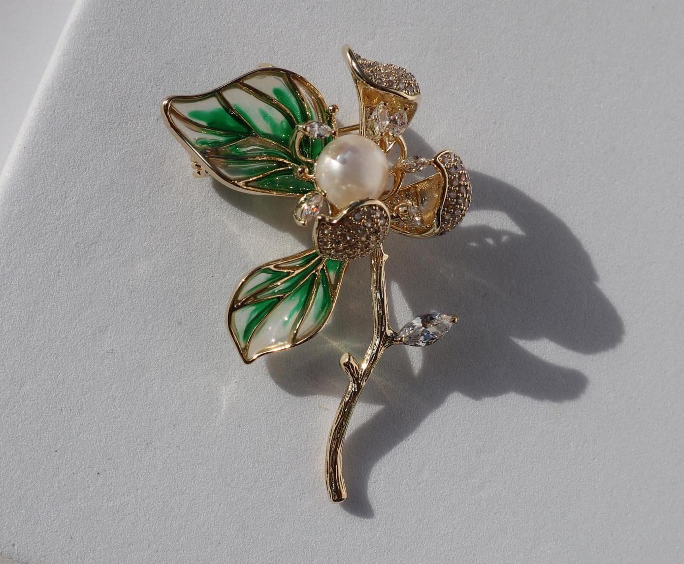 Grüner Lotus Brosche Kunstperle Retro Pin Grüner Lotus Brosche Kunstperle Retro Pin von MafukooBrosche