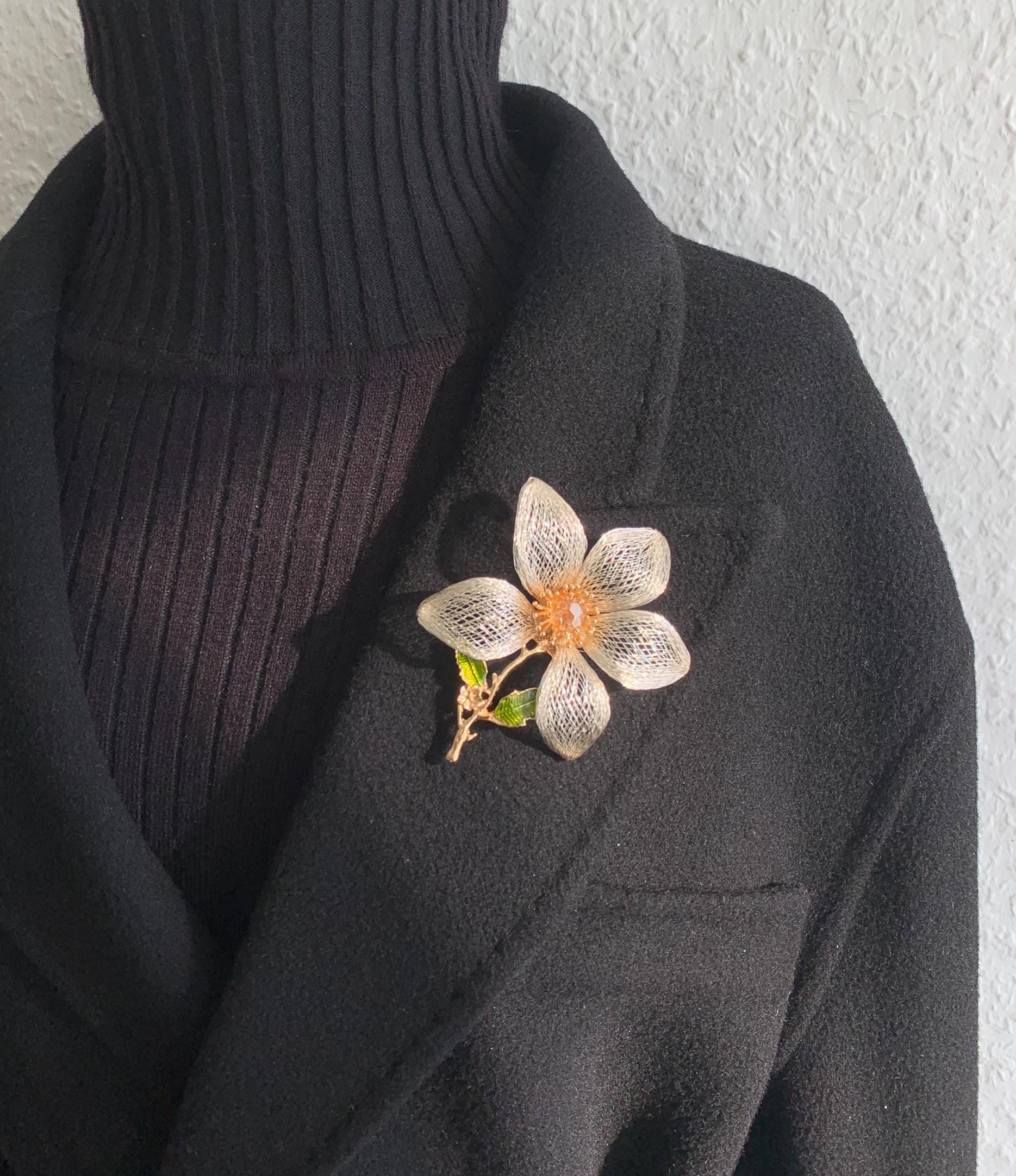 Handgefertigte Geflochtene Kupferdraht Blumen Brosche Braut Hochzeitsschmuck Handgefertigte Geflochtene Kupferdraht Blumen Brosche Braut Hochzeitsschmuck von MafukooBrosche