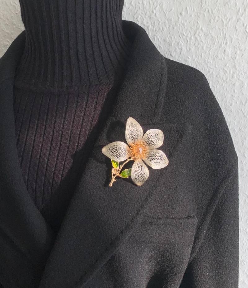 Handgefertigte Geflochtene Kupferdraht Blumen Brosche Braut Hochzeitsschmuck Handgefertigte Geflochtene Kupferdraht Blumen Brosche Braut Hochzeitsschmuck von MafukooBrosche