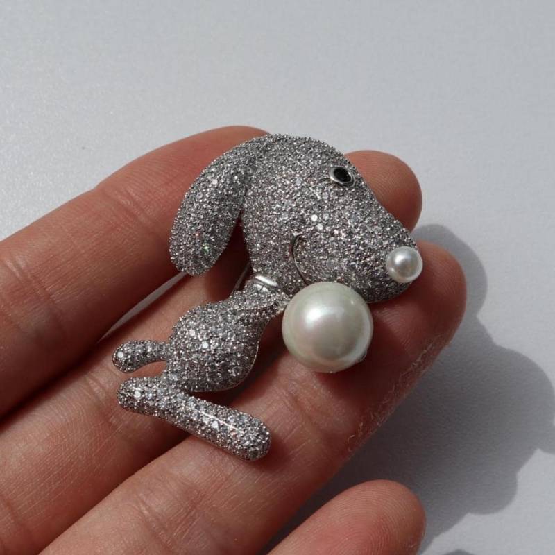 Hunde Brosche Anstecknadel Aus Silberfarbener Legierung Mit Perle von MafukooBrosche