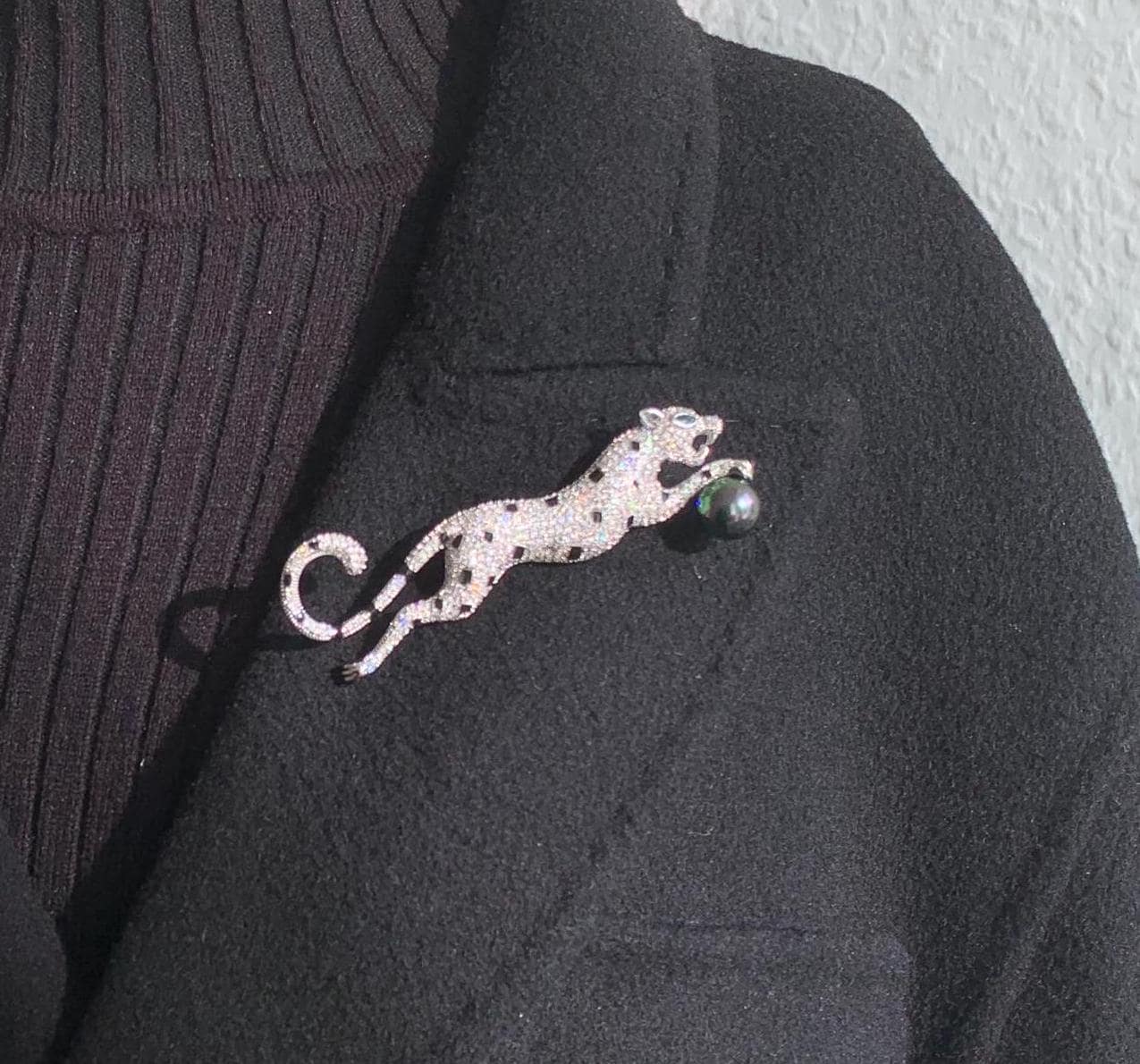 Leopard Brosche Anstecknadel Aus Silber-Legierung Mit Schwarzer Perle Leopard Brosche Anstecknadel Aus Silber-Legierung Mit Schwarzer Perle von MafukooBrosche