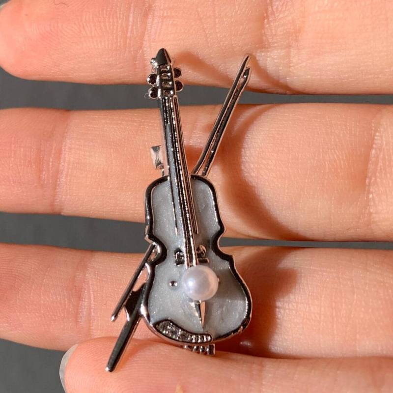 Nachahmungen Perlen Weiße Geige Brosche Weihnachtsgeschenk Anstecknadel von MafukooBrosche