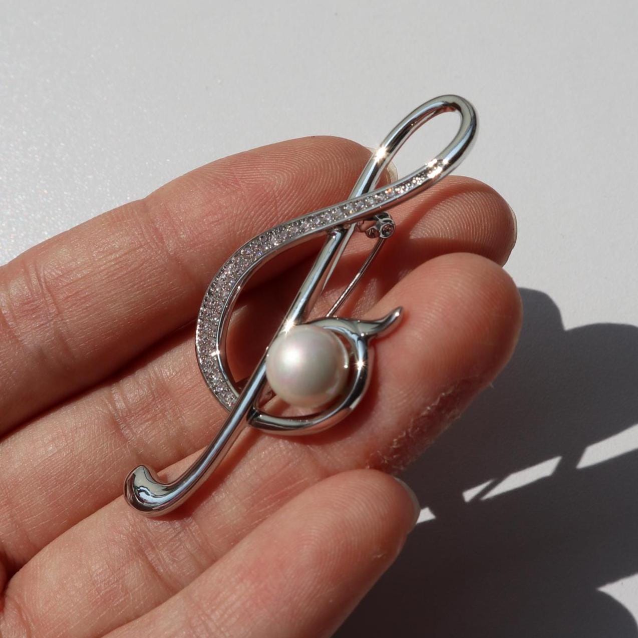 Notenbrosche Anstecknadel Aus Silberfarbener Legierung Mit Perle von MafukooBrosche