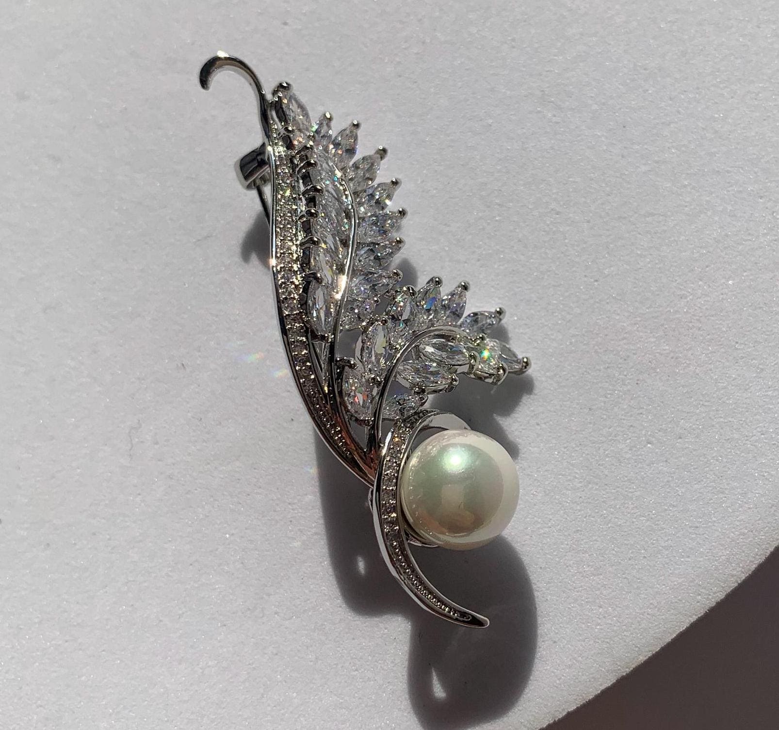 Perle Blatt Brosche Silber Weiß Legierung Pin Perle Blatt Brosche Silber Weiß Legierung Pin von MafukooBrosche