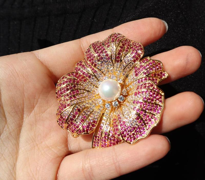 Rote Lotusblüte Brosche Elegante Hochzeits-Anstecknadel von MafukooBrosche