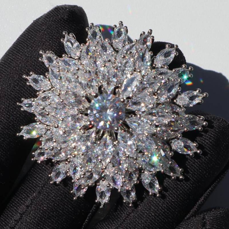 Schneeflocke Splitterfarbe Blumen Brosche Elegante Legierung Pin, Unisex Schmuck Geschenk von MafukooBrosche