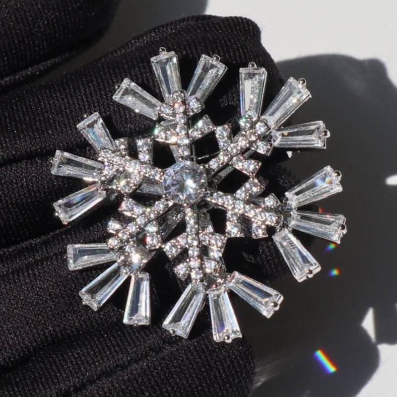 Schneeflocke Splitterfarbe Brosche Legierung Pin Geschenk von MafukooBrosche